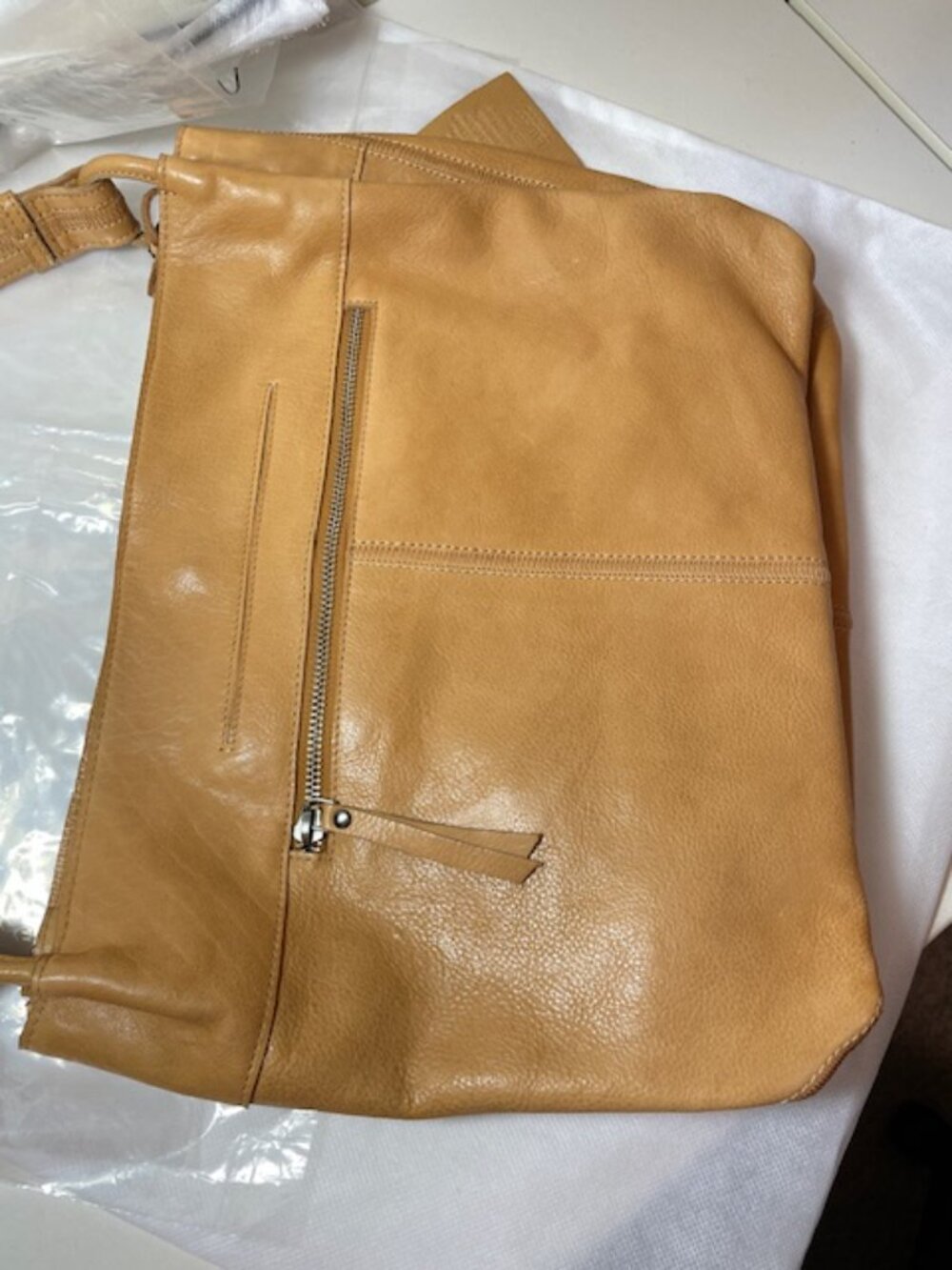 Latico Leathers Lyons Shoulder BAg Camel NEW - Picture 2 of 7